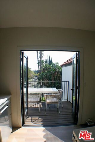 8587 Rugby Drive, West Hollywood, CA 90069