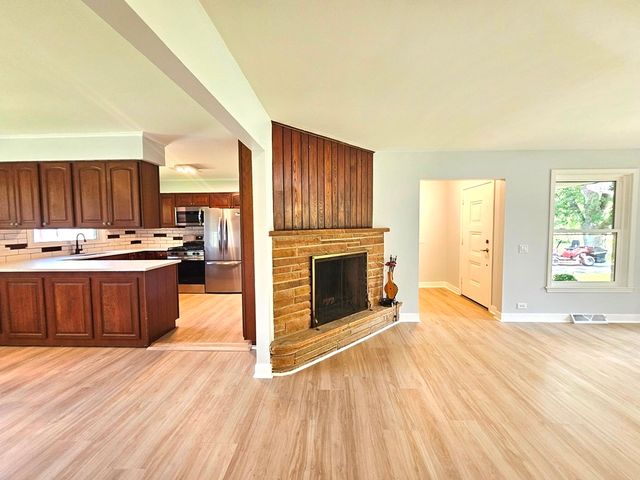 7056 Osage Road W, Long Grove, IL 60047