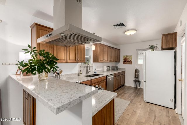 1121 S LAWTHER Drive, Apache Junction, AZ 85120