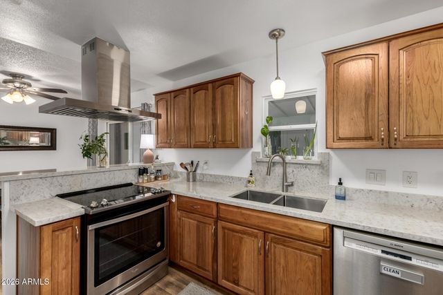 1121 S LAWTHER Drive, Apache Junction, AZ 85120