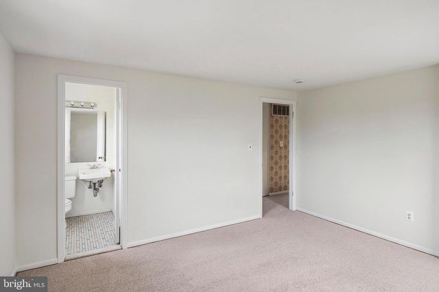 926 REGINA DR, Baltimore, MD 21227