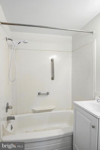 926 REGINA DR, Baltimore, MD 21227