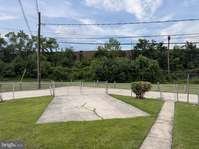 926 REGINA DR, Baltimore, MD 21227
