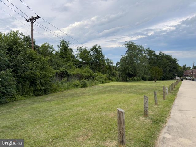 926 REGINA DR, Baltimore, MD 21227