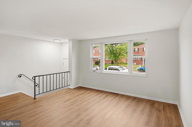 926 REGINA DR, Baltimore, MD 21227