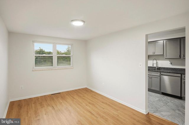 926 REGINA DR, Baltimore, MD 21227
