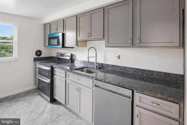 926 REGINA DR, Baltimore, MD 21227