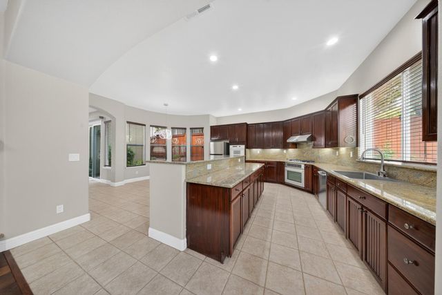 1876 Grazziani Way, Roseville, CA 95661