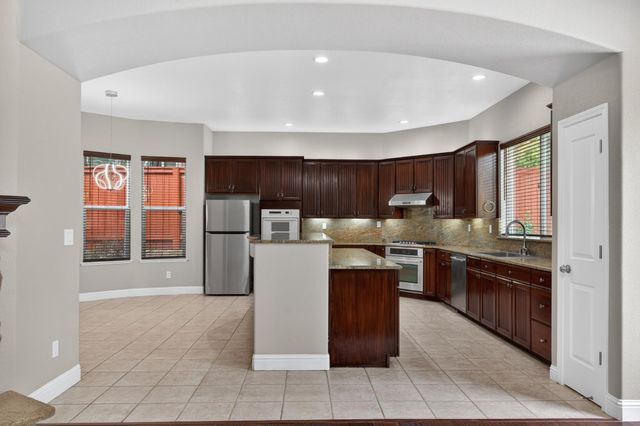 1876 Grazziani Way, Roseville, CA 95661