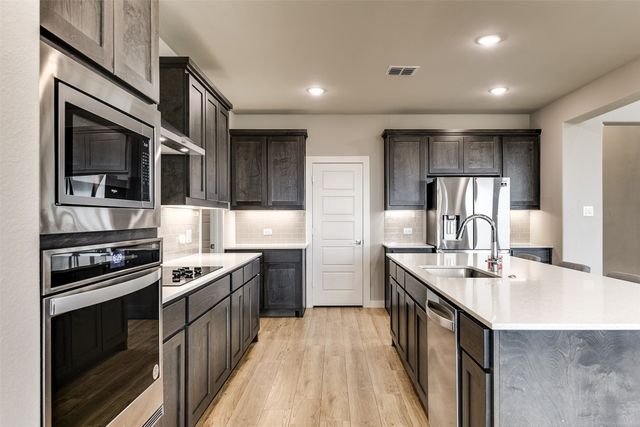 235 Half Moon Drive, Waxahachie, TX 75165