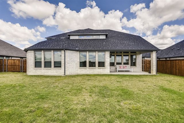 235 Half Moon Drive, Waxahachie, TX 75165