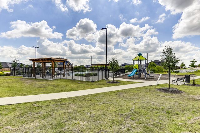 235 Half Moon Drive, Waxahachie, TX 75165