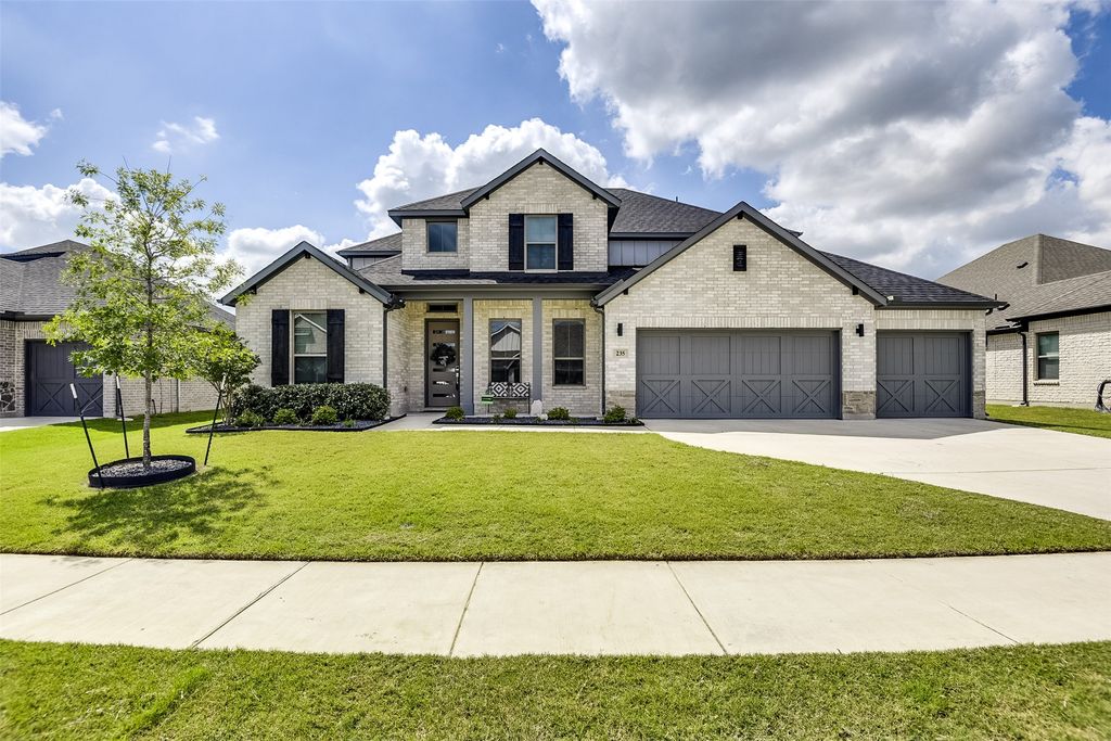 235 Half Moon Drive, Waxahachie, TX 75165