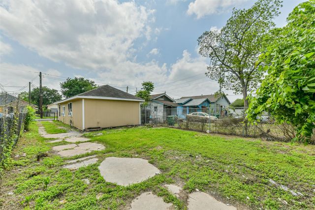 7615 Avenue E, Houston, TX 77012
