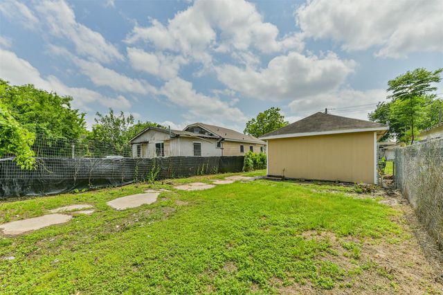 7615 Avenue E, Houston, TX 77012