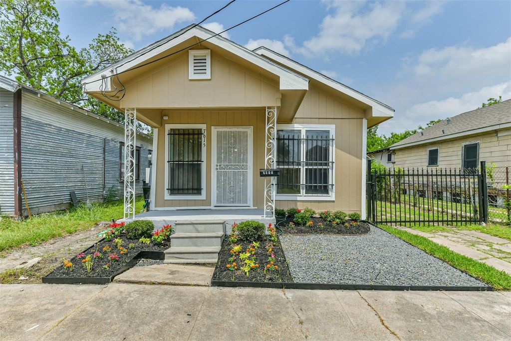 7615 Avenue E, Houston, TX 77012