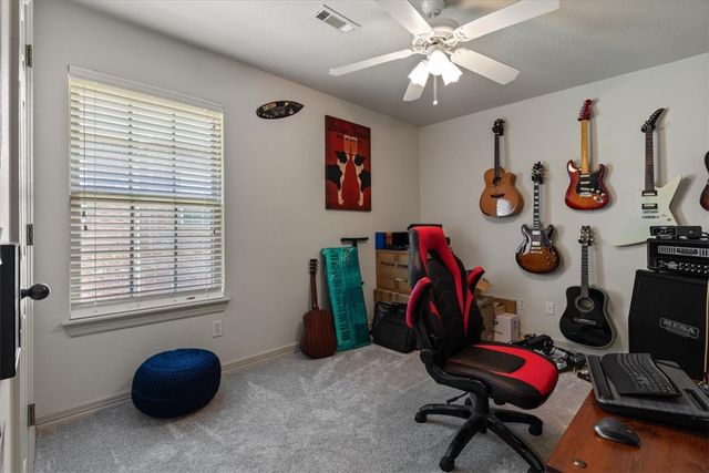 1939 N Batsford Drive, Fayetteville, AR 72704