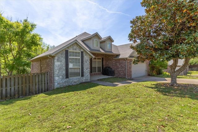 1939 N Batsford Drive, Fayetteville, AR 72704
