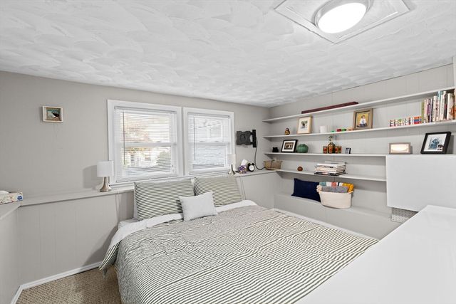 52 Circuit Ave, Weymouth, MA 02188