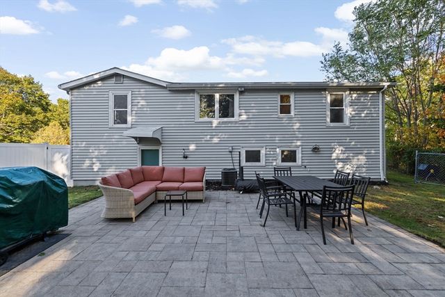 52 Circuit Ave, Weymouth, MA 02188