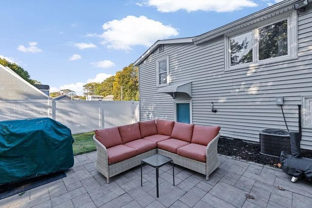 52 Circuit Ave, Weymouth, MA 02188
