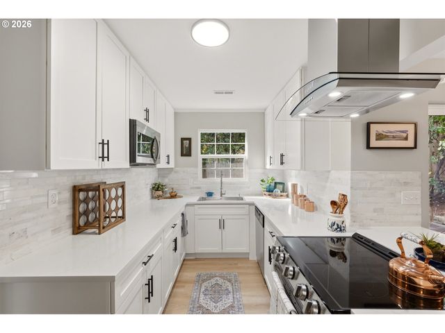 725 Sw TAYLORS FERRY Rd, Portland, OR 97219