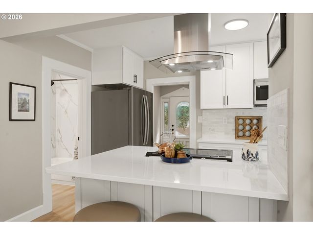 725 Sw TAYLORS FERRY Rd, Portland, OR 97219