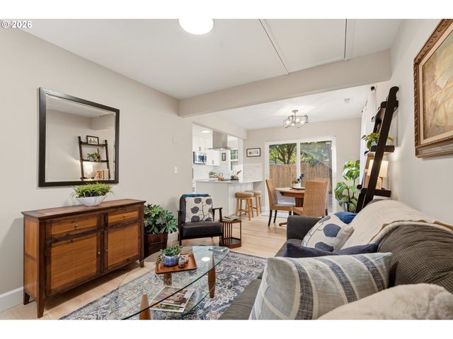 725 Sw TAYLORS FERRY Rd, Portland, OR 97219