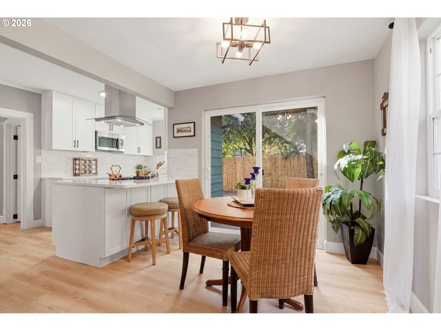 725 Sw TAYLORS FERRY Rd, Portland, OR 97219