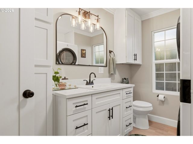 725 Sw TAYLORS FERRY Rd, Portland, OR 97219