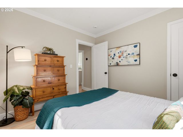 725 Sw TAYLORS FERRY Rd, Portland, OR 97219