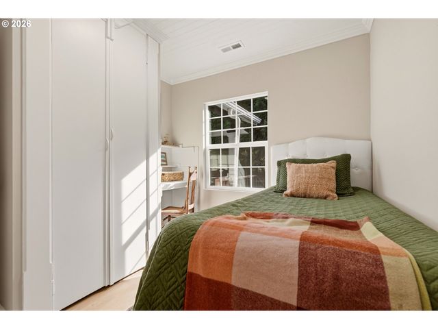 725 Sw TAYLORS FERRY Rd, Portland, OR 97219