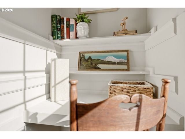 725 Sw TAYLORS FERRY Rd, Portland, OR 97219