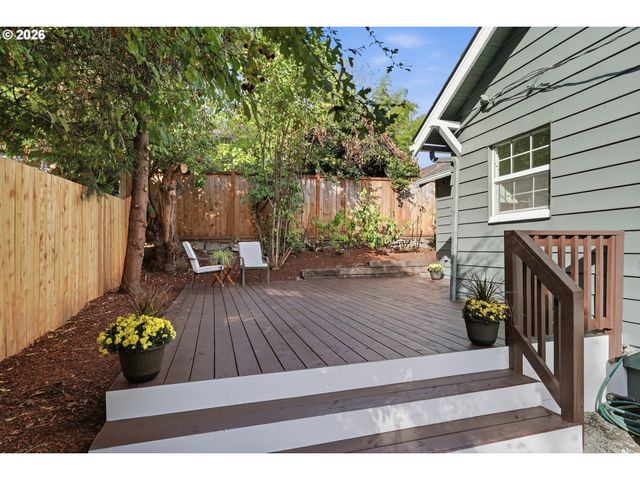 725 Sw TAYLORS FERRY Rd, Portland, OR 97219
