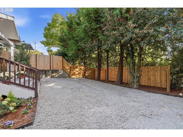725 Sw TAYLORS FERRY Rd, Portland, OR 97219