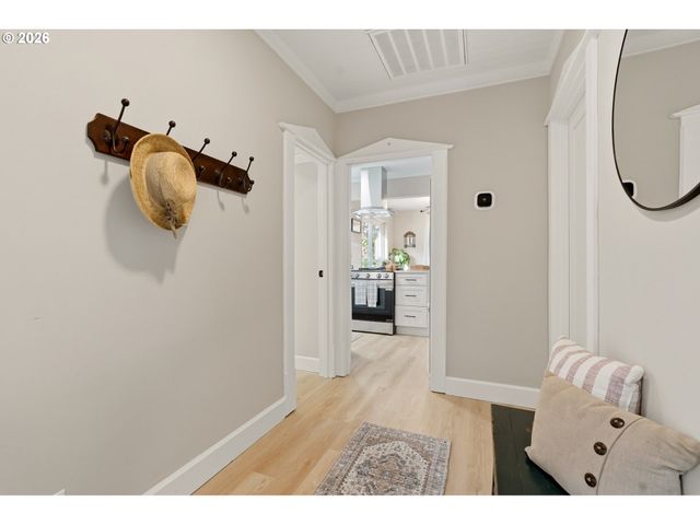 725 Sw TAYLORS FERRY Rd, Portland, OR 97219