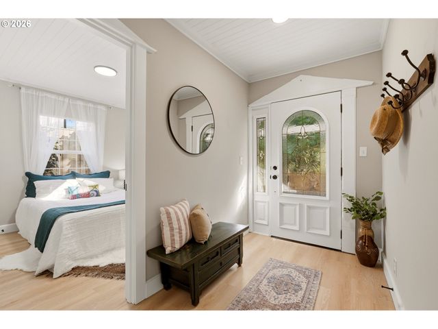 725 Sw TAYLORS FERRY Rd, Portland, OR 97219