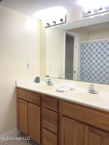 1664 Beach Boulevard, F103, Biloxi, MS 39531