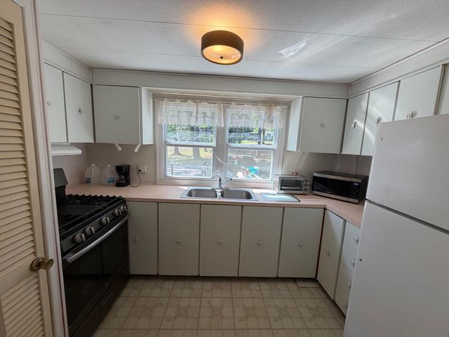 6 Hidden Trail, Nashua, NH 03062