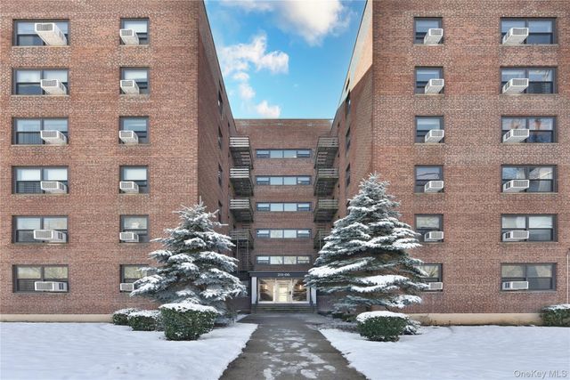 211-06 75th Avenue 2E, Bayside, NY 11364