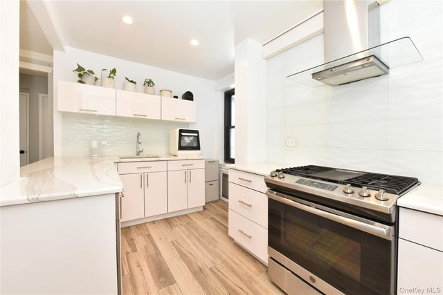 211-06 75th Avenue 2E, Bayside, NY 11364