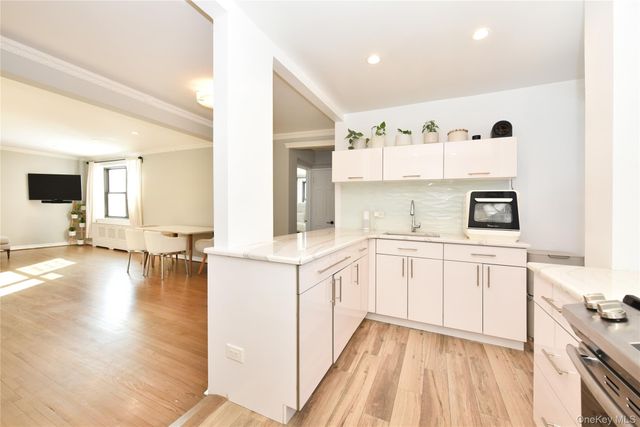 211-06 75th Avenue 2E, Bayside, NY 11364