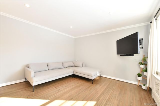 211-06 75th Avenue 2E, Bayside, NY 11364