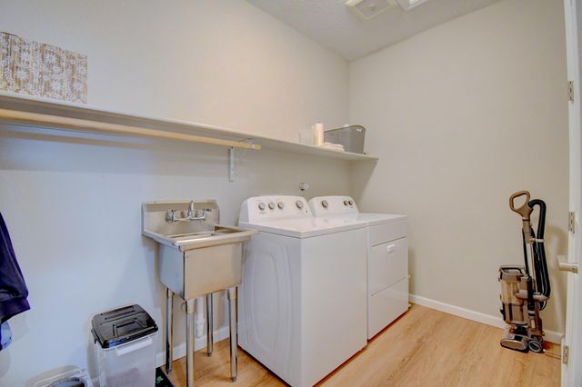 9201 Sugar Creek Lane NW, Albuquerque, NM 87120