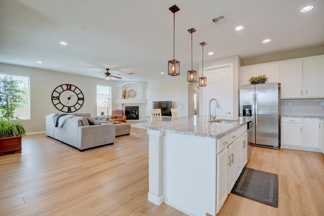 9201 Sugar Creek Lane NW, Albuquerque, NM 87120