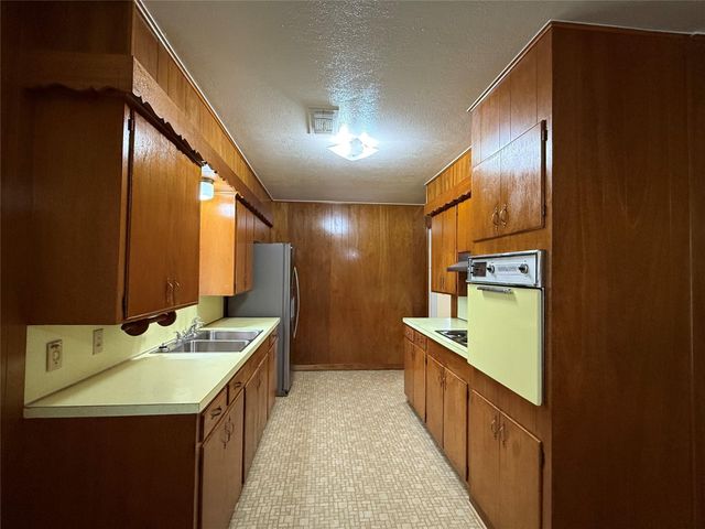 316 Anderson Street, Navasota, TX 77868