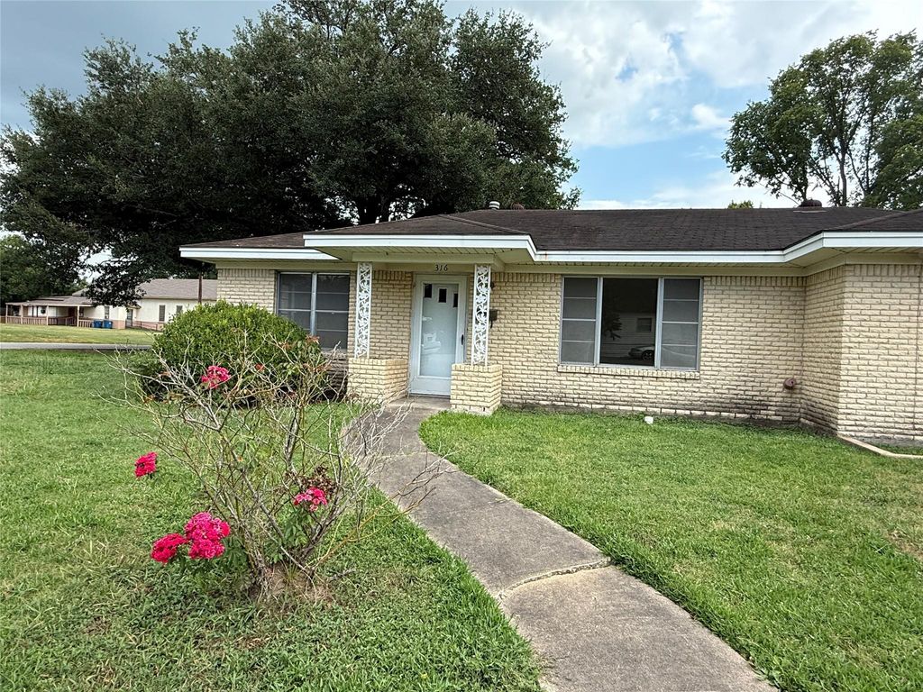 316 Anderson Street, Navasota, TX 77868