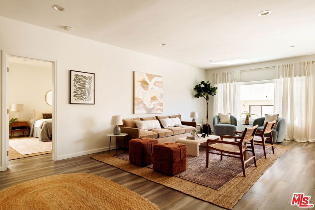 11820 Mayfield Avenue 105, Los Angeles, CA 90049 — exterior