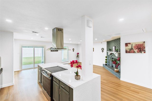 318 Willoughby Drive, Richmond, TX 77469