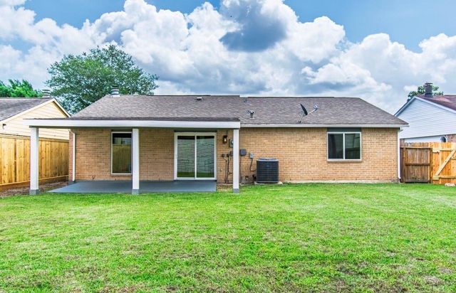 318 Willoughby Drive, Richmond, TX 77469